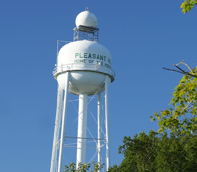 Water tower displaying the town name, "Pleasant Hill"